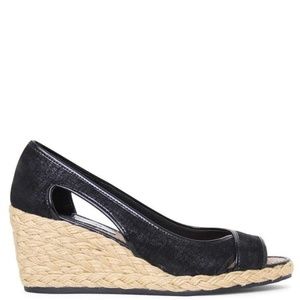 Donald Pliner CORAA in Black